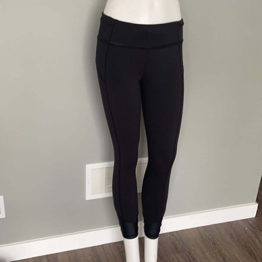 Lululemon size 6 leggings - Picture 1 of 3